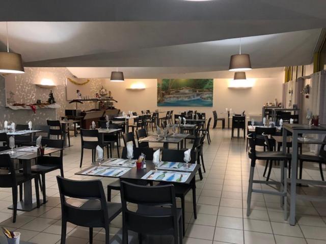 Logis Hotel Le Clos Saint Loup Bram المظهر الخارجي الصورة