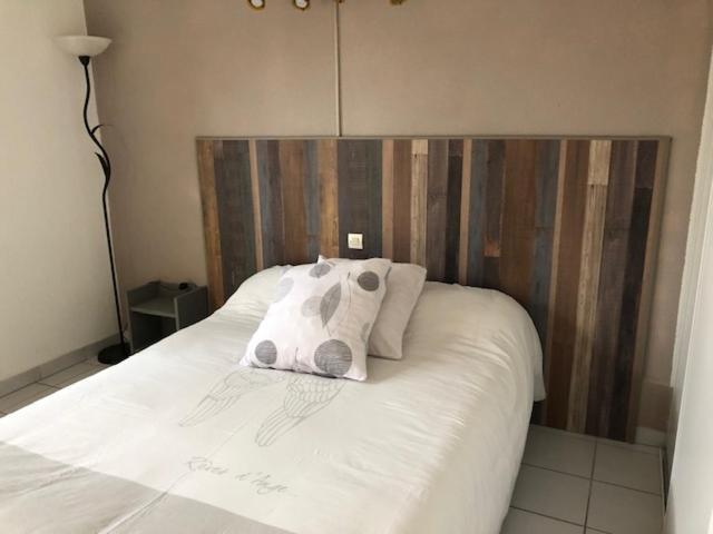 Logis Hotel Le Clos Saint Loup Bram المظهر الخارجي الصورة